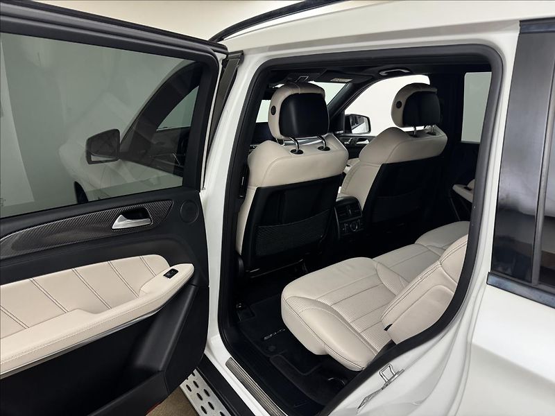 Mercedes-Benz GLS 5,5 63AMG DESIGNO NZTOP PANO - fotka 43 z 61