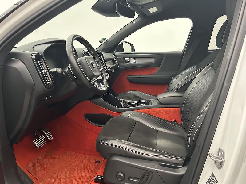 Volvo XC40 2.0 T4 4x4 R-Design - fotka 10 z 30