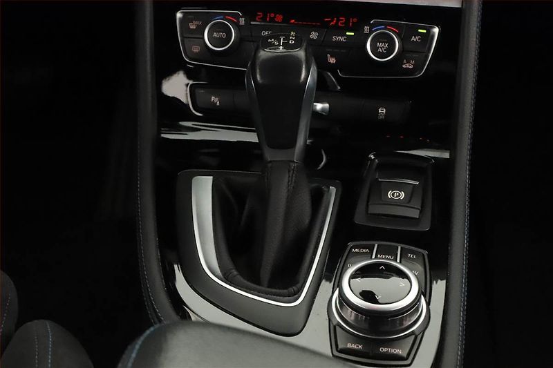 BMW Řada 2 (2018) 220d Gran Tourer, 4X4 - fotka 13 z 16