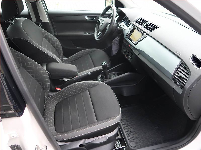 Škoda Fabia (2019) 1.0 TSI, Navi, Tempomat - fotka 9 z 16