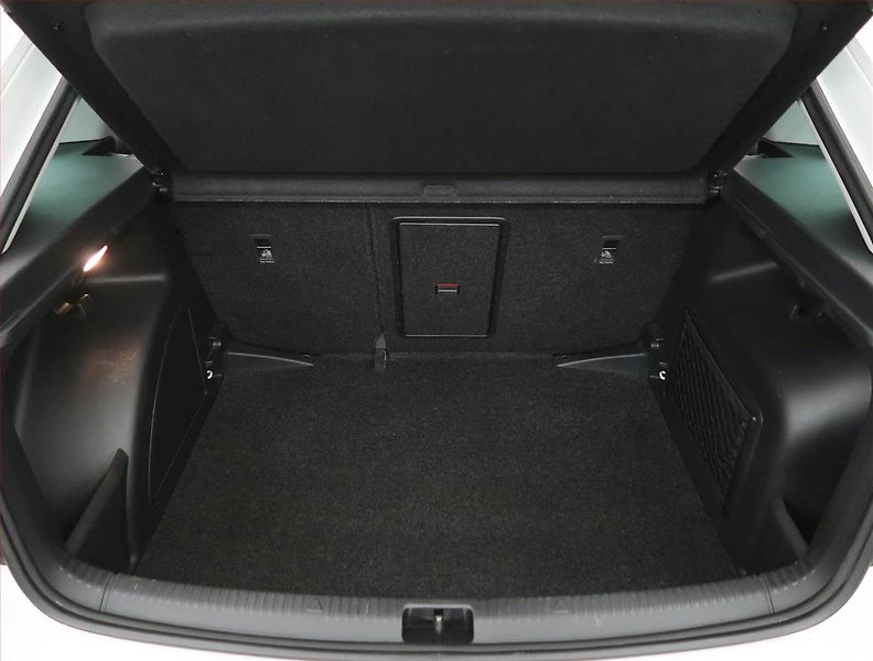 Škoda Rapid (2017) Spaceback 1.2 TSI, Xenony - fotka 13 z 20