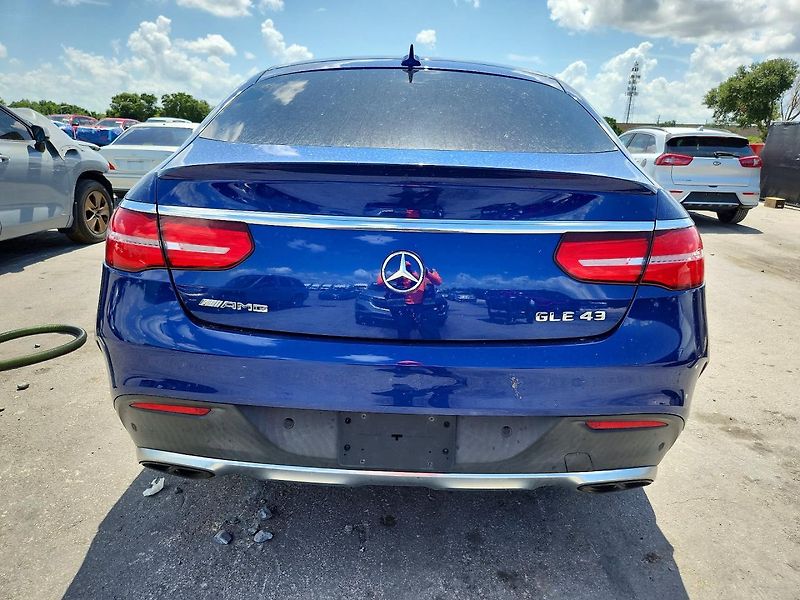 Mercedes-Benz GLE (2019) Auto na cestě - fotka 6 z 13