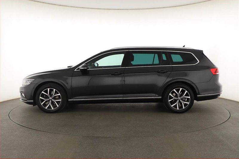 Volkswagen Passat (2023) 2.0 TDI - fotka 3 z 20