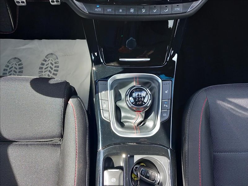 Hyundai i30 1,5 T-GDi N-LINE - fotka 12 z 26