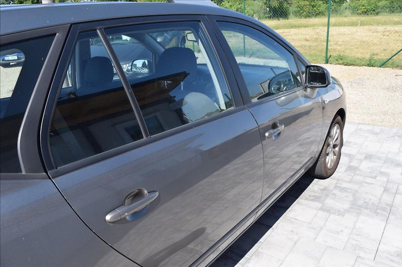 Kia Carens 1,6 CRDI 85KW NÍZKÉ KM VÝHŘEV - fotka 10 z 51