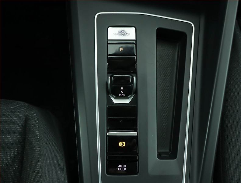 Volkswagen Golf (2022) Life 2.0 TDI, Automat - fotka 13 z 16