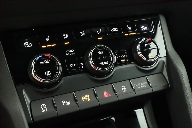 Škoda Karoq (2025) 1.5 TSI, Sportline, Navigace - fotka 17 z 20