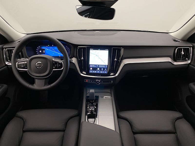 Volvo V60 (2026) B4 AUT DARK PLUS - fotka 2 z 61
