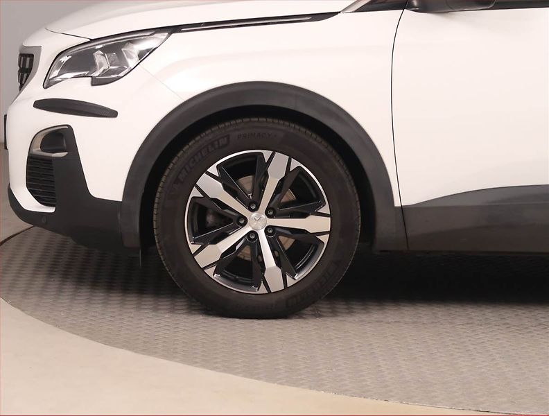 Peugeot 3008 (2020) 1.2 PureTech, Serv.kniha - fotka 14 z 15