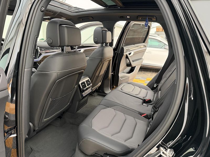 Volkswagen Touareg 3.0Tdi*210kw*1-MAJ*DPH*R-Line* - fotka 12 z 49