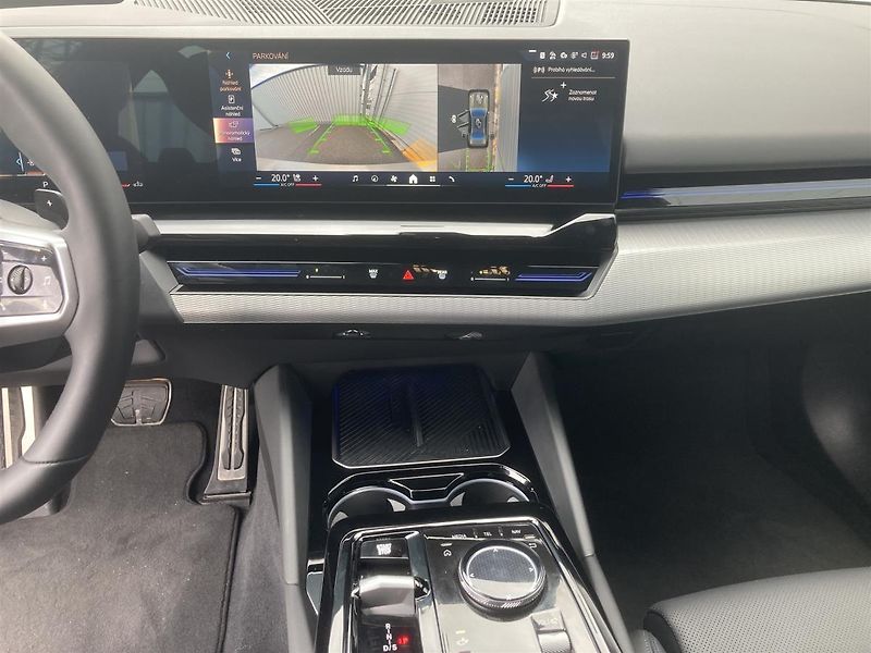 BMW Řada 5 520d xDrive Sedan - fotka 10 z 15