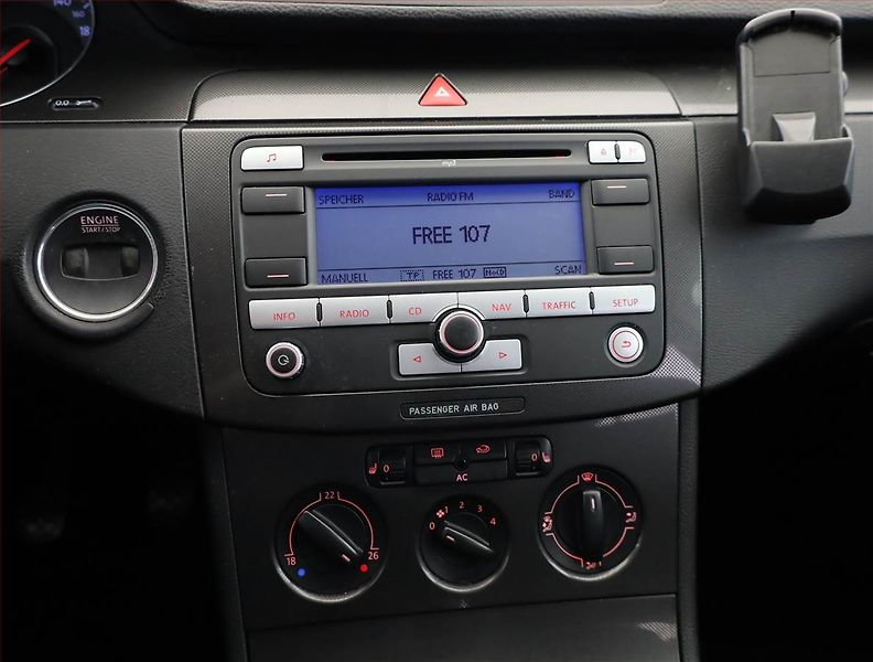 Volkswagen Passat (2007) 2.0 TDI, Xenony, Tempomat - fotka 9 z 17