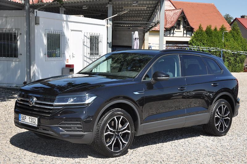 Volkswagen Touareg 3.0TDi V6 170kW 4x4 Automat - fotka 1 z 27
