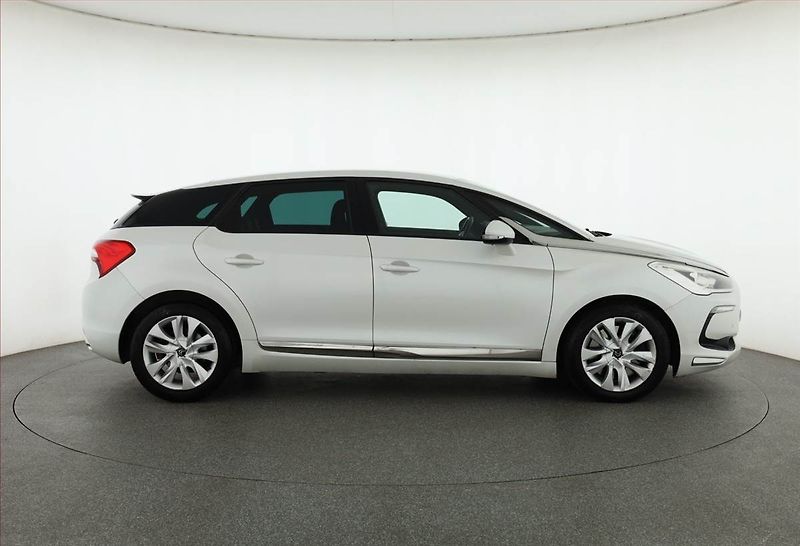 Citroën DS5 (2015) 2.0 BlueHDi, Automat, Navi - fotka 6 z 19