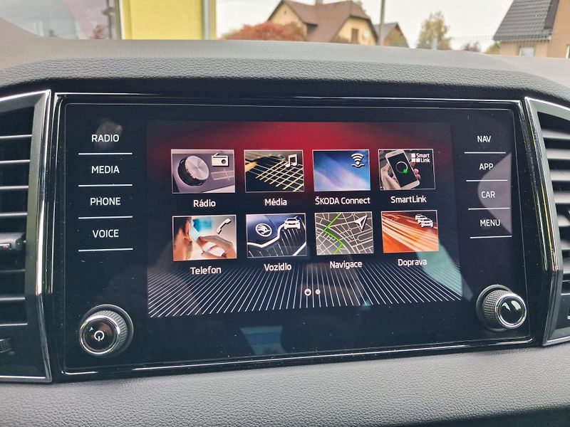 Škoda Karoq (2020) 2,0TDi DSG 4x4 SPORTLINE NAVI - fotka 35 z 48