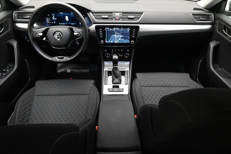 Škoda Superb 2,0 TDI 110 kW DSG TAŽNÉ NAVI - fotka 15 z 31