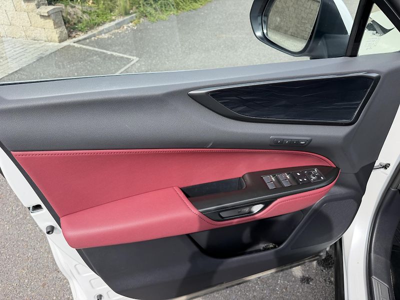 Lexus NX 350h 140kW HEAD-UP - fotka 14 z 21