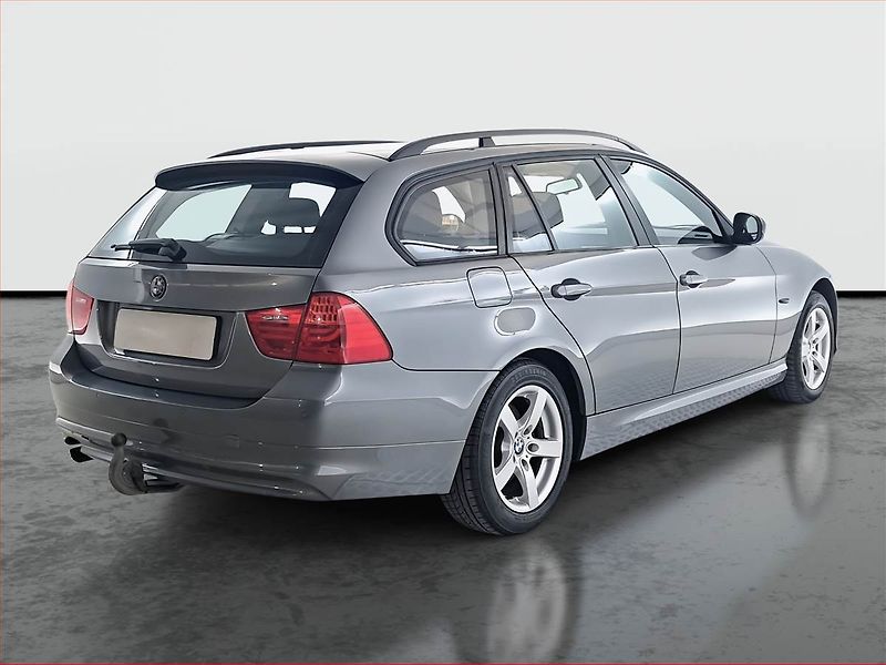 BMW Řada 3 (2009) 318 i, Tempomat - fotka 5 z 18