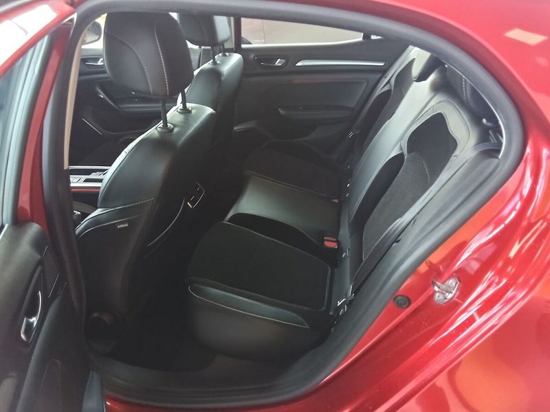 Renault Mégane 1.6i 84KW 2018 - fotka 6 z 9
