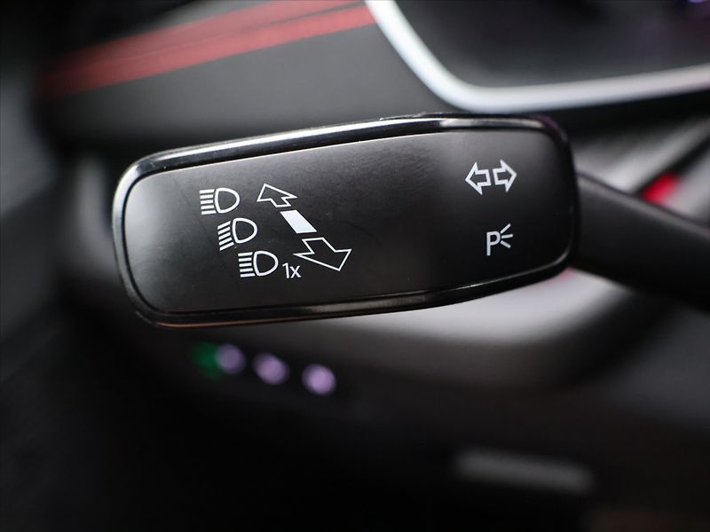 Škoda Octavia 2,0 TSI DSG RS DPH 1.maj CZ - fotka 19 z 34