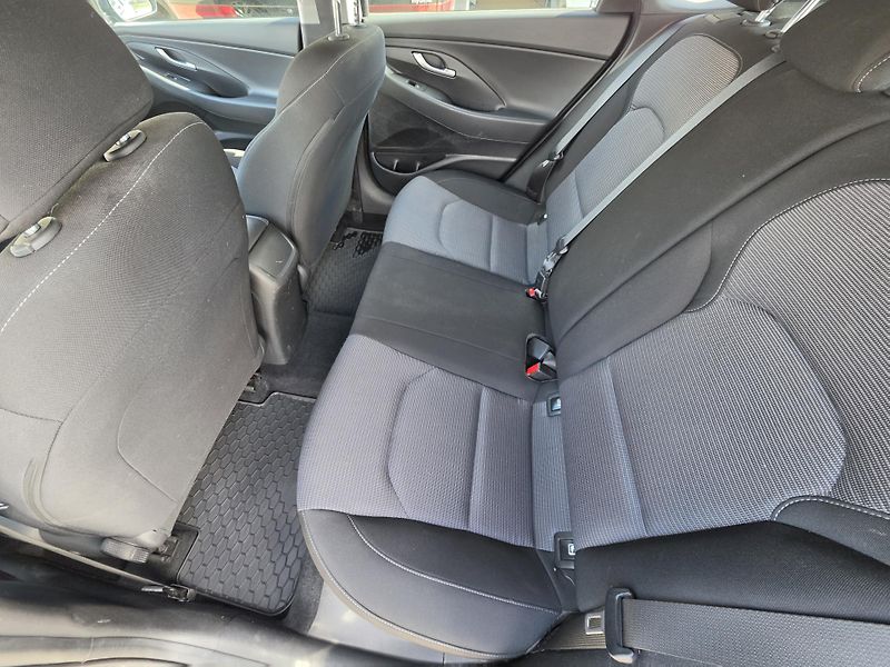 Hyundai i30 (2019) 1,4i 73kW HB - fotka 13 z 19