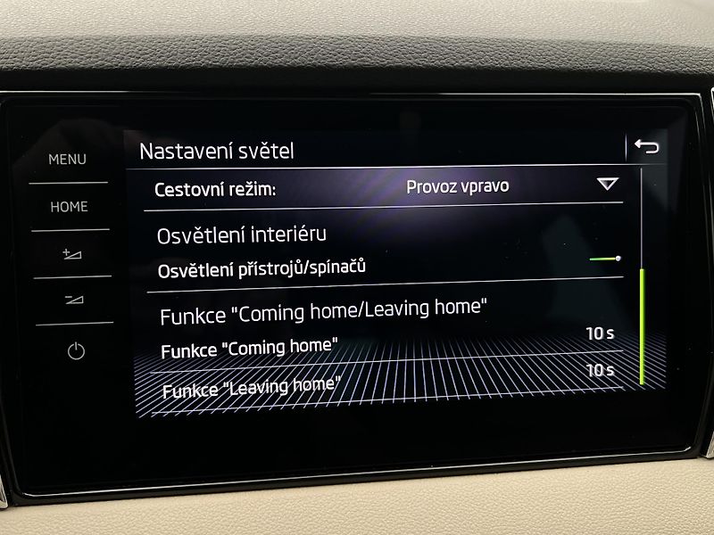 Škoda Karoq 1.5 TSI STYLE AUT CZ - fotka 34 z 44