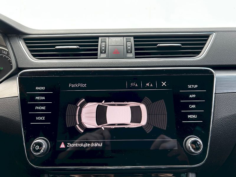 Škoda Superb (2018) 1.5 TSI 110kW ACT DSG Style+ - fotka 18 z 35
