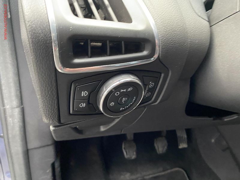Ford Focus (2012) 1.6TDCi, ČR, AC, tempo - fotka 15 z 16
