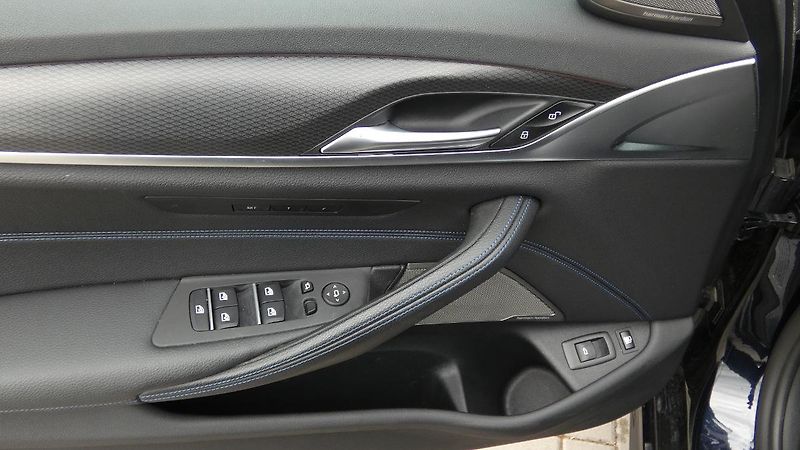BMW Řada 5 530e - fotka 9 z 28