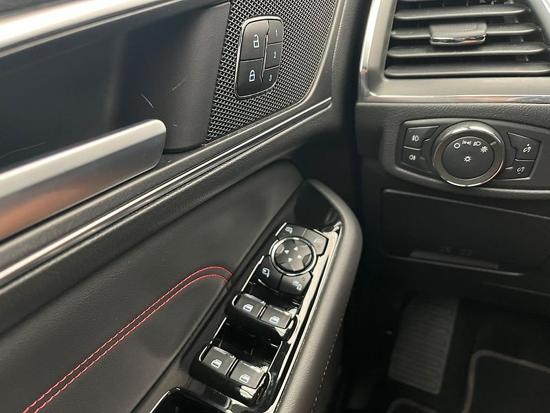 Ford S-MAX 2,5 HEV ST-Line - fotka 18 z 68