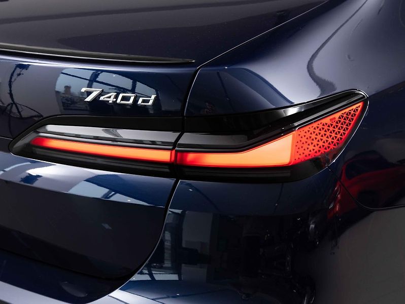 BMW Řada 7 740d xDrive Sedan - fotka 10 z 25