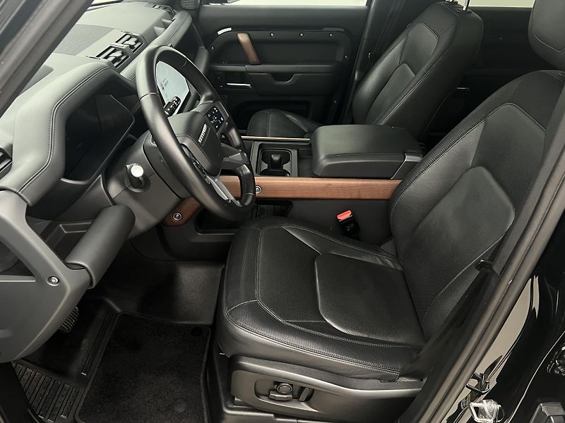 Land Rover Defender 110 D300 HSE AUT CZ - fotka 3 z 51