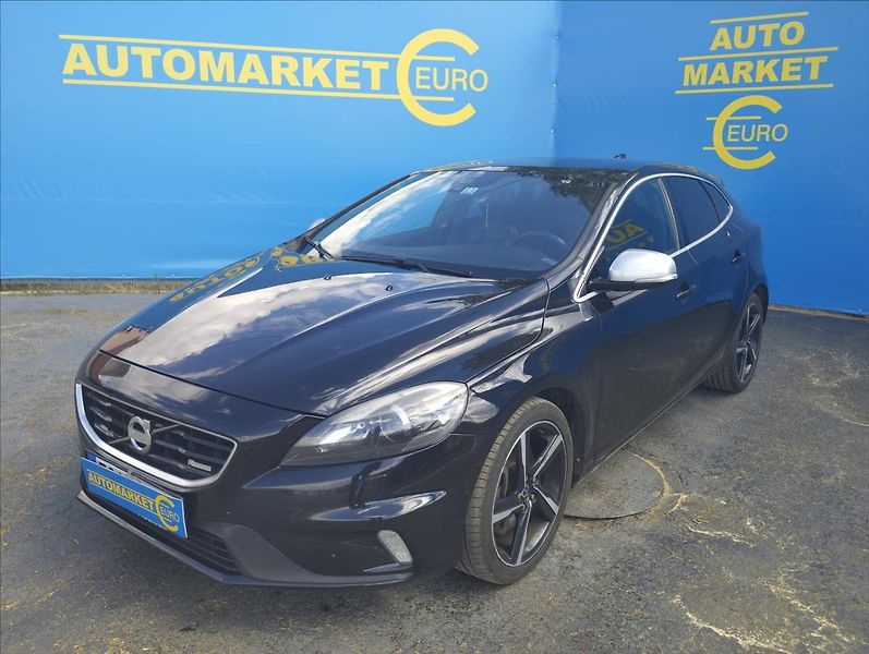 Volvo V40 2,0 D3 110KW R-DESING, PANORAM - fotka 1 z 15