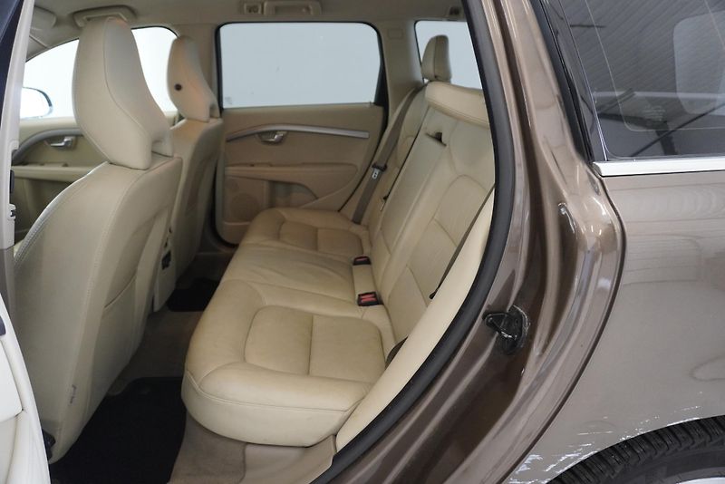 Volvo V70 2.0 D4 120kW MOMENTUM - fotka 24 z 26