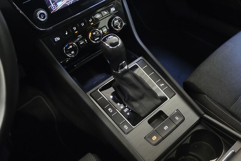 Škoda Superb - fotka 25 z 27