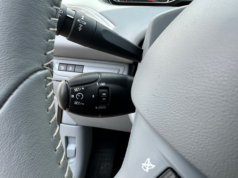 Peugeot 208 (2014) 1.2i 60kw - fotka 18 z 23