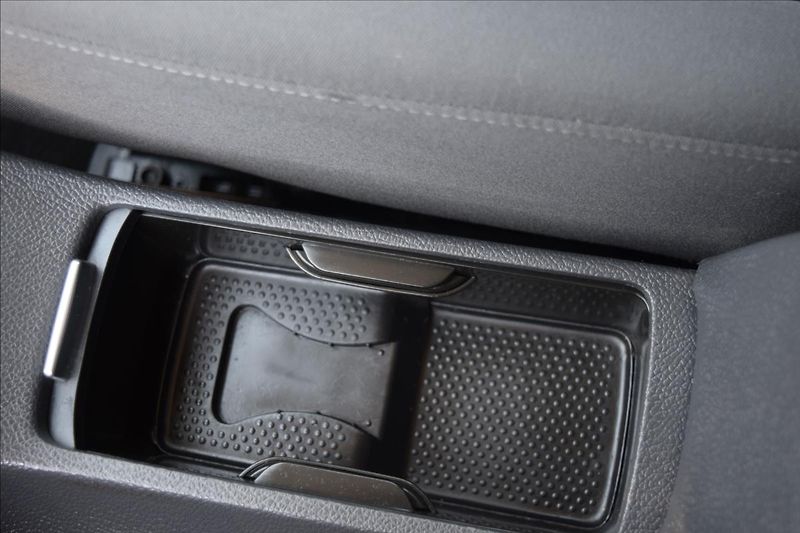 Volkswagen Golf 1,4 i 59KW NOVÁ STK ALU KLIMA - fotka 43 z 46