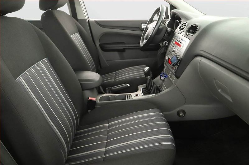 Ford Focus (2009) 1.6 16V, nová STK, Tažné - fotka 7 z 11