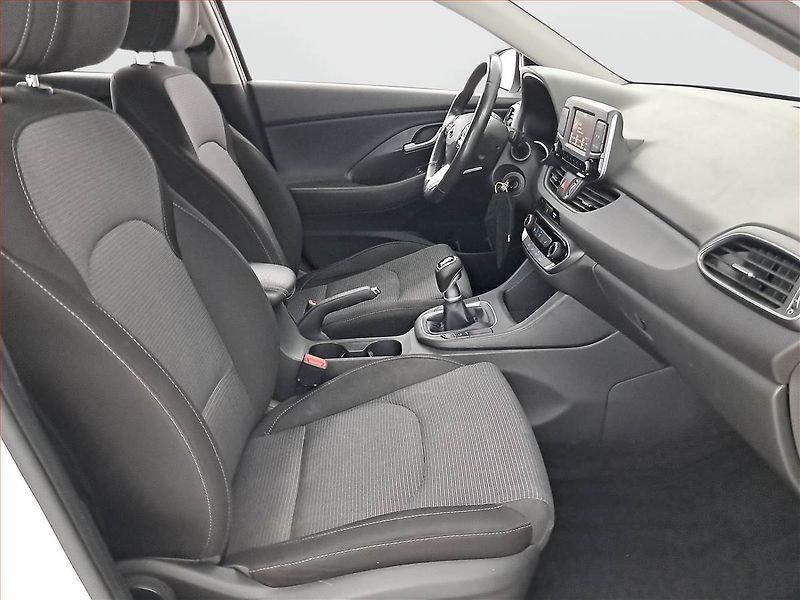 Hyundai i30 (2019) 1.6 CRDi, Tempomat - fotka 9 z 17