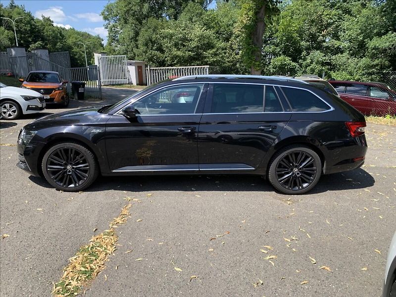 Škoda Superb 1,4 TSI iV - fotka 8 z 24