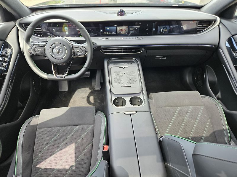 Voyah FREE 318 REV (2025) REV 318 AWD Hybrid - fotka 15 z 16