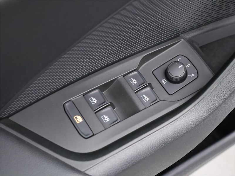 Škoda Octavia 2,0 TDI Ambition CZ DPH 1.Maj. - fotka 14 z 26