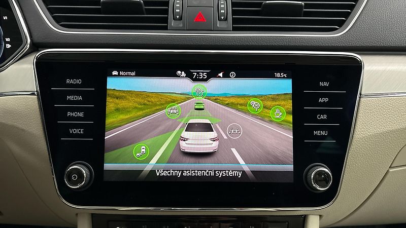 Škoda Superb 2.0 TDI DSG 4x4 L&K - fotka 29 z 33