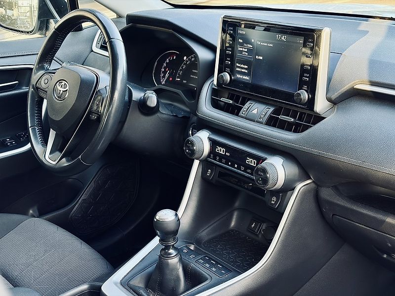 Toyota RAV4 2,0 AWD Comfort - fotka 13 z 27