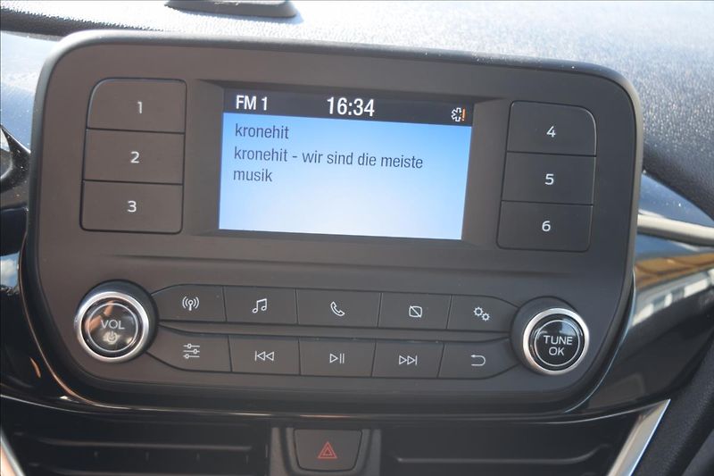 Ford Fiesta 1,0 i 73KW AUTOMAT NÍZKÉ KM - fotka 39 z 45