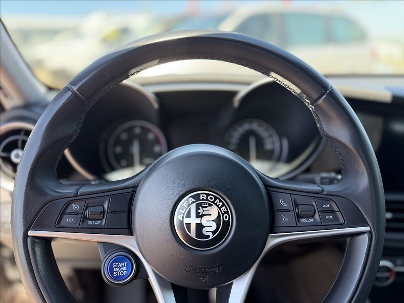 Alfa Romeo Giulia 2,2 A/T 110kW BIXENON KŮŽE - fotka 11 z 24