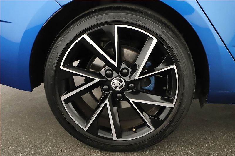 Škoda Octavia (2019) Laurin&Klement 2.0 TSI, 4X4 - fotka 12 z 18