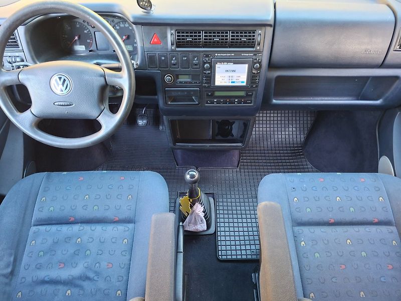 Volkswagen Caravelle (2002) 2.5TDI 111kW -7.MÍST-TAŽ.ZAŘ. - fotka 10 z 23