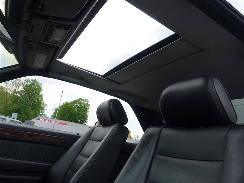 Mercedes-Benz 124 2,0 200 Sportline coupé,AC,TOP - fotka 20 z 28