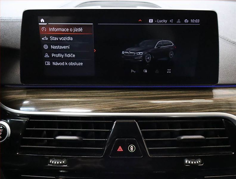 BMW Řada 5 (2019) Luxury Line 530d xDrive, 4X4 - fotka 18 z 25